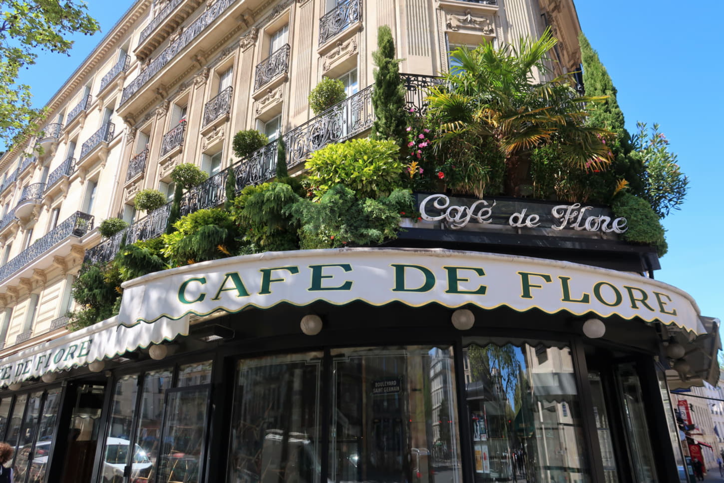 Saint-Germain-des-Pres - cafe de Flor